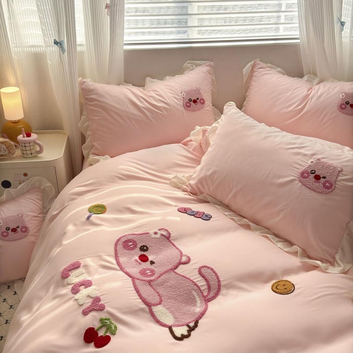 91家纺网 家纺一手货源 找家纺 易禾家纺 2025新品韩系小清新水洗棉毛巾绣露比系列四件套（专版花型） 露比-粉