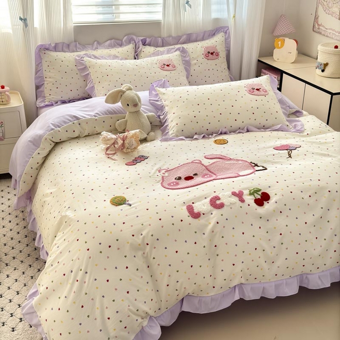 91家纺网 家纺一手货源 找家纺 易禾家纺 2025新品韩系小清新水洗棉毛巾绣露比系列四件套（专版花型） 露比-爱心紫