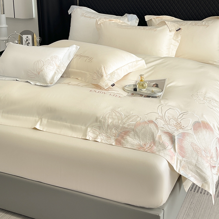 91家纺网 家纺一手货源 找家纺 2025新款轻奢风A类100支长绒棉四件套全棉纯棉重工刺绣床单床笠夹棉床笠床盖款高端床上用品-星慕 奶玉