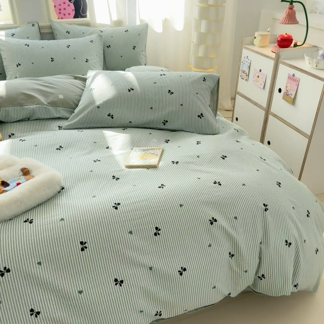 91家纺网 家纺一手货源 找家纺 简宜家居（朝初家纺） 2025新款40支13070纯棉四件套 蓝条纹蝴蝶结