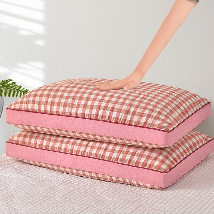 91家纺网 家纺一手货源 找家纺 纽乐家纺 2025新款水洗棉全荞麦枕枕头枕芯 小粉格子40*70