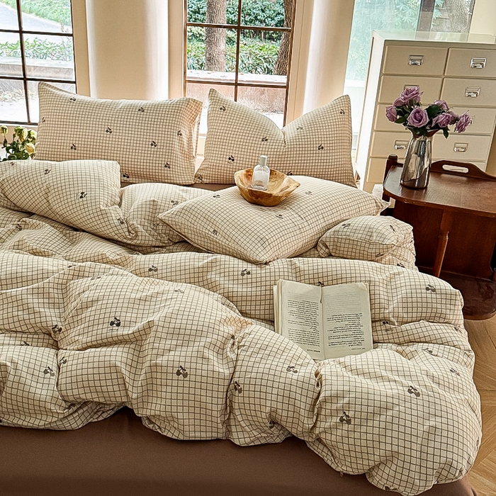 91家纺网 家纺一手货源 找家纺 卢赛尔 2025新款AA版有氧针织双层纱印花四件套 可乐熊