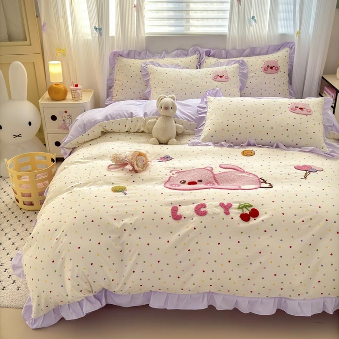 91家纺网 家纺一手货源 找家纺 易禾家纺 2025新品韩系小清新水洗棉毛巾绣露比系列四件套（专版花型） 露比-爱心紫