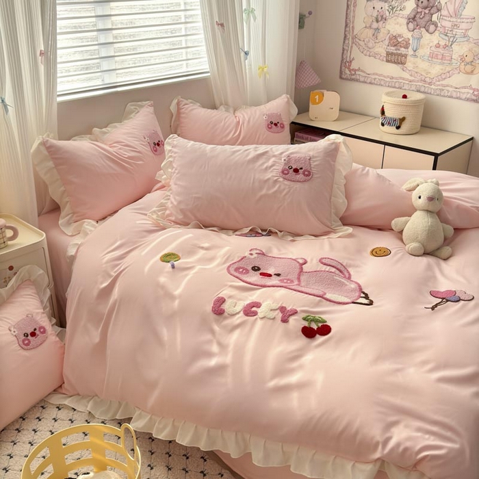 91家纺网 家纺一手货源 找家纺 易禾家纺 2025新品韩系小清新水洗棉毛巾绣露比系列四件套（专版花型） 露比-粉