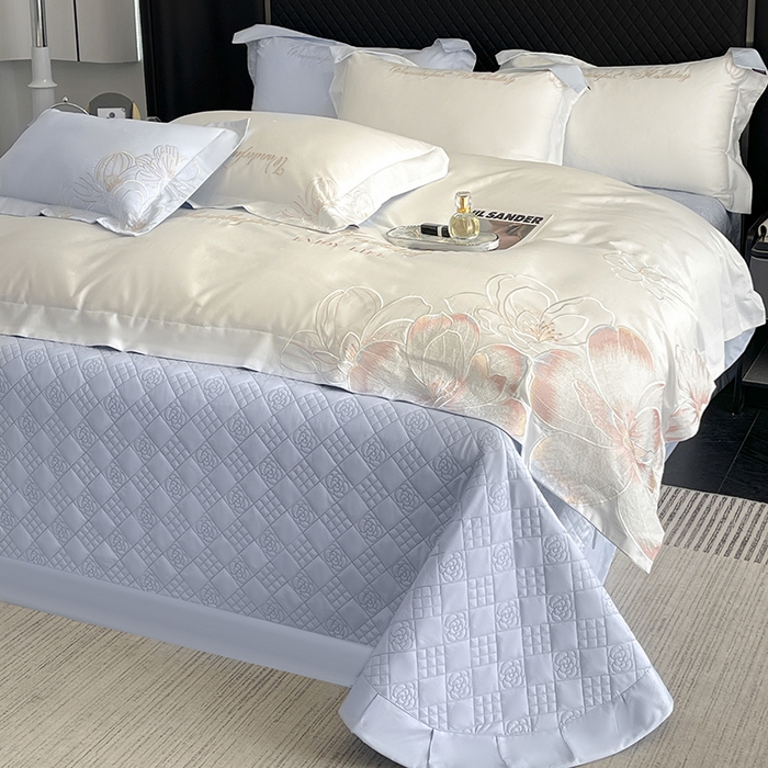 91家纺网 家纺一手货源 找家纺 2025新款轻奢风A类100支长绒棉四件套全棉纯棉重工刺绣床单床笠夹棉床笠床盖款高端床上用品-星慕 白蓝