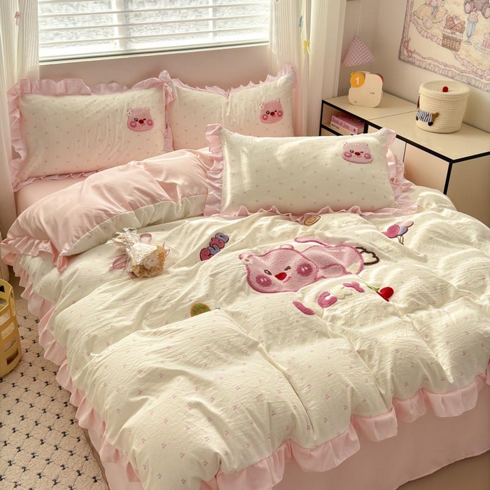 91家纺网 家纺一手货源 找家纺 （总）易禾家纺 2025新品韩系小清新水洗棉毛巾绣露比系列四件套（专版花型）