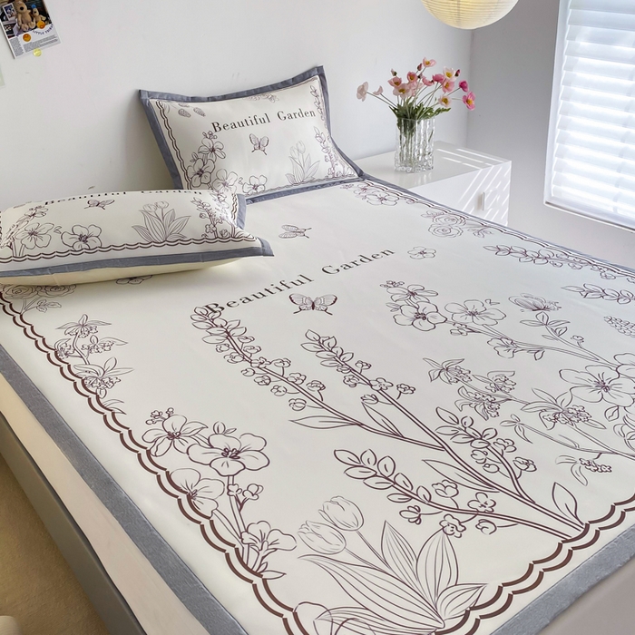 91家纺网 家纺一手货源 找家纺 邵依  2025新款数码印花烫光冰丝席凉席子藤席 花季相印