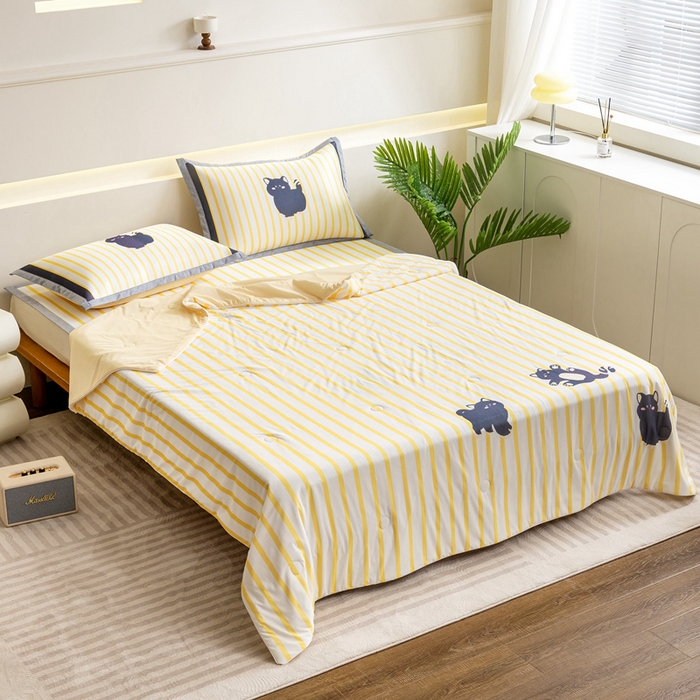 91家纺网 家纺一手货源 找家纺 邵依家纺 2025新款数码印花烫光冰丝席凉席子藤席场景二 调皮花猫