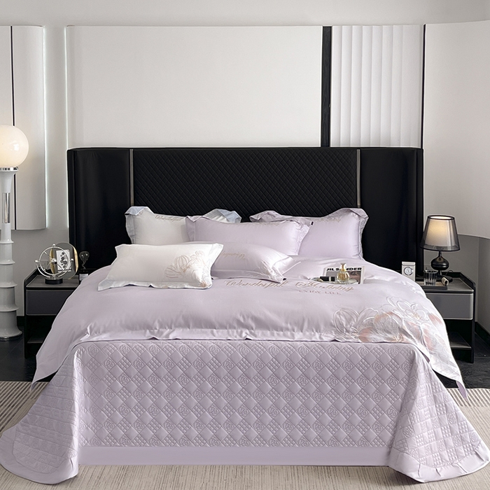 91家纺网 家纺一手货源 找家纺 2025新款轻奢风A类100支长绒棉四件套全棉纯棉重工刺绣床单床笠夹棉床笠床盖款高端床上用品-星慕 黛紫