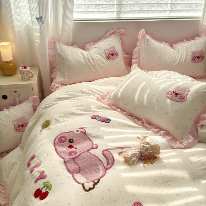 91家纺网 家纺一手货源 找家纺 （总）易禾家纺 2025新品韩系小清新水洗棉毛巾绣露比系列四件套（专版花型）