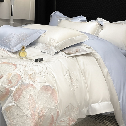 91家纺网 家纺一手货源 找家纺 2025新款轻奢风A类100支长绒棉四件套全棉纯棉重工刺绣床单床笠夹棉床笠床盖款高端床上用品-星慕 白蓝