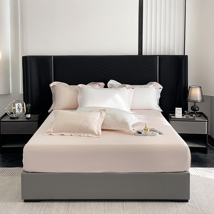 91家纺网 家纺一手货源 找家纺 2025新款轻奢风A类100支长绒棉四件套全棉纯棉重工刺绣床单床笠夹棉床笠床盖款高端床上用品-星慕 白粉