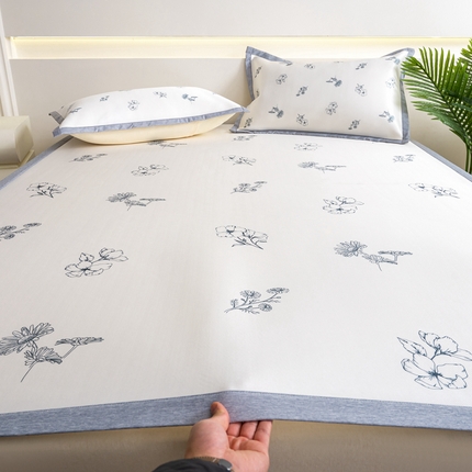 91家纺网 家纺一手货源 找家纺 （总）邵依家纺 2025新款数码印花烫光冰丝席凉席子藤席场景二