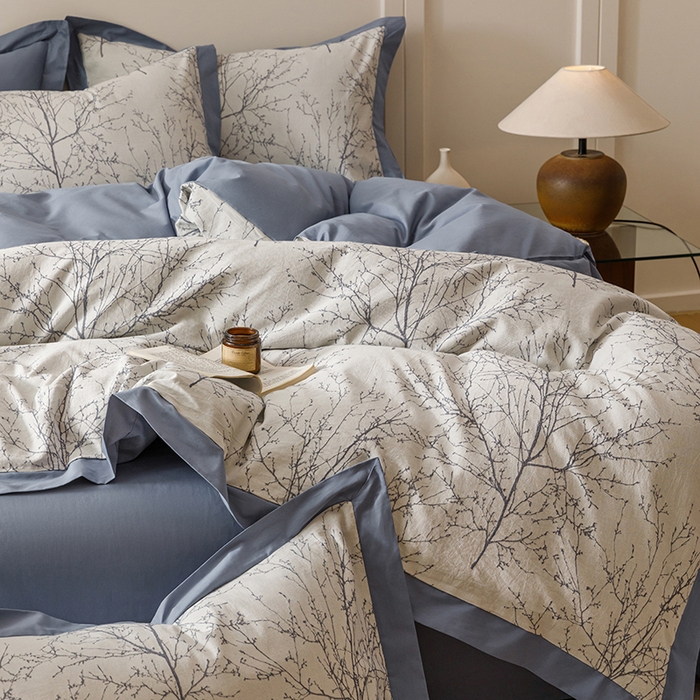 91家纺网 家纺一手货源 找家纺 简宜家居（朝初家纺） 2025新款全棉宽边三层纱提花四件套 枝桠-牛仔蓝