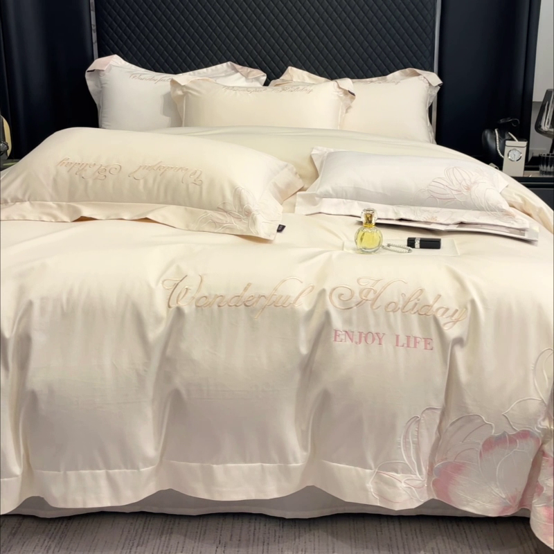 91家纺网 家纺一手货源 找家纺 2025新款轻奢风A类100支长绒棉四件套全棉纯棉重工刺绣床单床笠夹棉床笠床盖款高端床上用品-星慕 奶玉