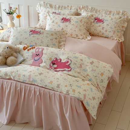 91家纺网 家纺一手货源 找家纺 卡巴伦家纺 2025新款床裙款卡通刺绣款四件套【全网控价(折后券后)不低于标准218元】 可爱多