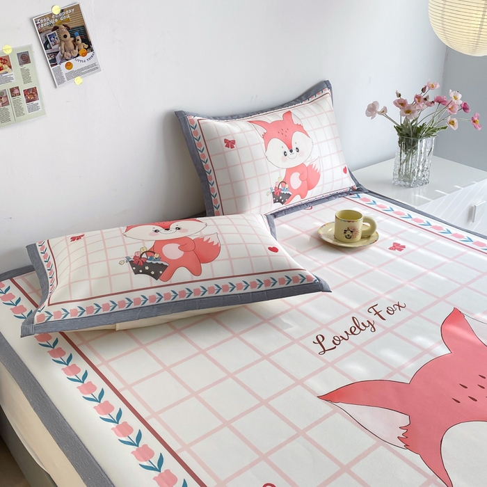 91家纺网 家纺一手货源 找家纺 邵依  2025新款数码印花烫光冰丝席凉席子藤席 爱心狐狸