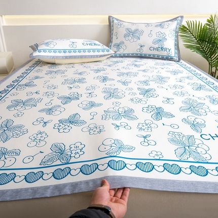 91家纺网 家纺一手货源 找家纺 邵依家纺 2025新款数码印花烫光冰丝席凉席子藤席场景二 静谧花园