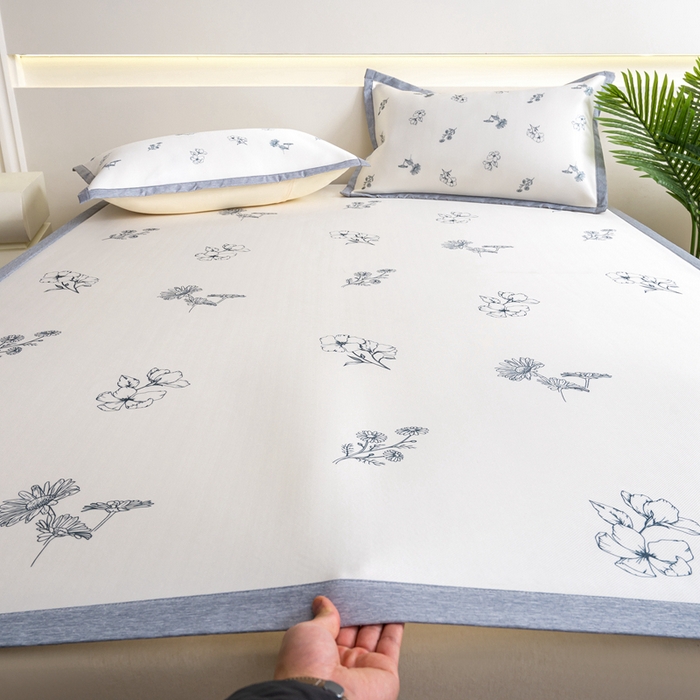 91家纺网 家纺一手货源 找家纺 邵依家纺 2025新款数码印花烫光冰丝席凉席子藤席场景二 半夏繁华