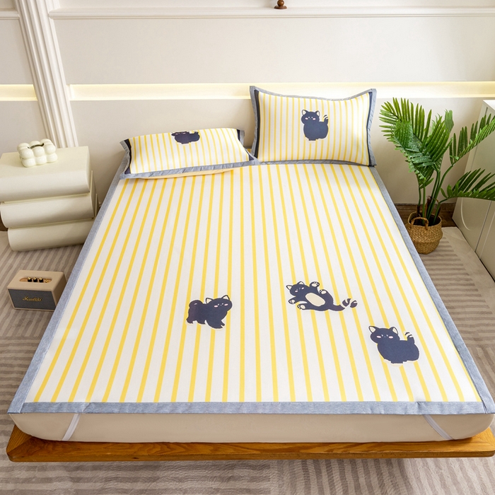 91家纺网 家纺一手货源 找家纺 邵依家纺 2025新款数码印花烫光冰丝席凉席子藤席场景二 调皮花猫