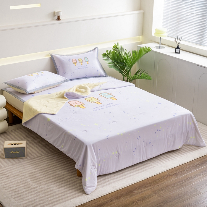 91家纺网 家纺一手货源 找家纺 邵依家纺 2025新款数码印花烫光冰丝席凉席子藤席场景二 冰激凌