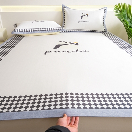 91家纺网 家纺一手货源 找家纺 邵依家纺 2025新款数码印花烫光冰丝席凉席子藤席场景二 黑色熊猫