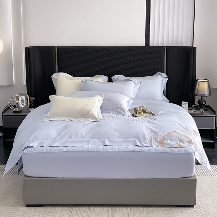 91家纺网 家纺一手货源 找家纺 2025新款轻奢风A类100支长绒棉四件套全棉纯棉重工刺绣床单床笠夹棉床笠床盖款高端床上用品-星慕 慕蓝