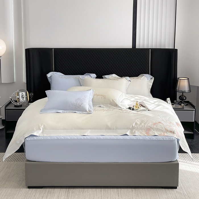 91家纺网 家纺一手货源 找家纺 2025新款轻奢风A类100支长绒棉四件套全棉纯棉重工刺绣床单床笠夹棉床笠床盖款高端床上用品-星慕 白蓝