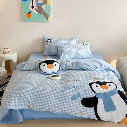 91家纺网 家纺一手货源 找家纺 卡巴伦家纺 2025新款全棉卡通贴布绣四件套【全网控价(折后券后)不低于标准248元】 呆萌企鹅