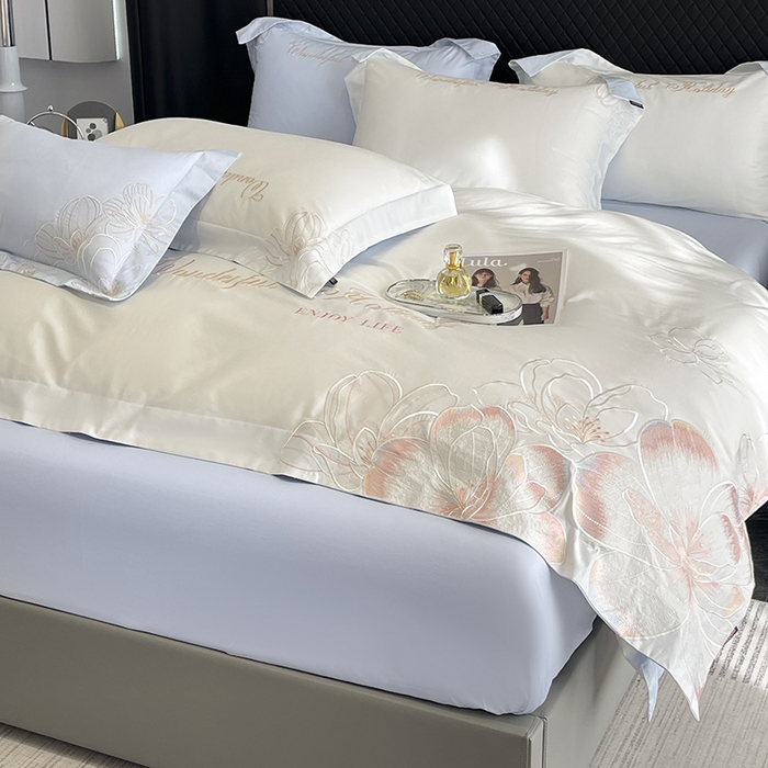 91家纺网 家纺一手货源 找家纺 2025新款轻奢风A类100支长绒棉四件套全棉纯棉重工刺绣床单床笠夹棉床笠床盖款高端床上用品-星慕 白蓝