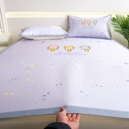 91家纺网 家纺一手货源 找家纺 邵依家纺 2025新款数码印花烫光冰丝席凉席子藤席场景二 冰激凌