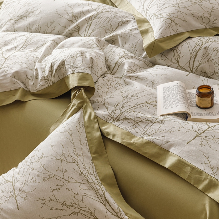 91家纺网 家纺一手货源 找家纺 简宜家居（朝初家纺） 2025新款全棉宽边三层纱提花四件套 枝桠-橄榄绿