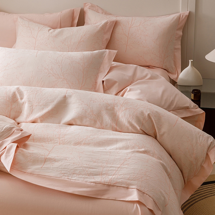 91家纺网 家纺一手货源 找家纺 简宜家居（朝初家纺） 2025新款全棉宽边三层纱提花四件套 枝桠-玉粉