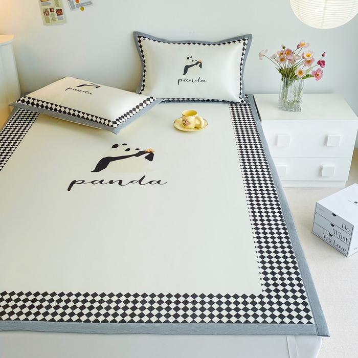 91家纺网 家纺一手货源 找家纺 邵依  2025新款数码印花烫光冰丝席凉席子藤席 黑色熊猫