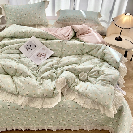 91家纺网 家纺一手货源 找家纺 （总）尊妙被业 2025春夏新款全棉纯棉印花法式花边春秋被可机洗