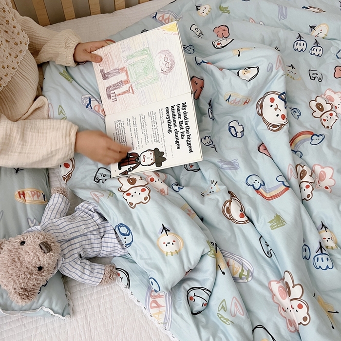 91家纺网 家纺一手货源 找家纺 心卓婴童馆 2025新款A类针织棉被芯—儿童图 彩虹熊蓝