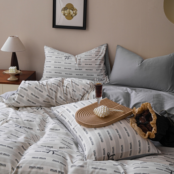 91家纺网 家纺一手货源 找家纺 斯卡诺家纺 2025新款针织天竺棉水洗棉四件套被套学生宿舍三件套床单款 字母蝴蝶结