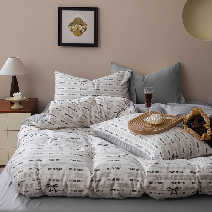 91家纺网 家纺一手货源 找家纺 斯卡诺家纺 2025新款针织天竺棉水洗棉四件套被套学生宿舍三件套床单款 字母蝴蝶结