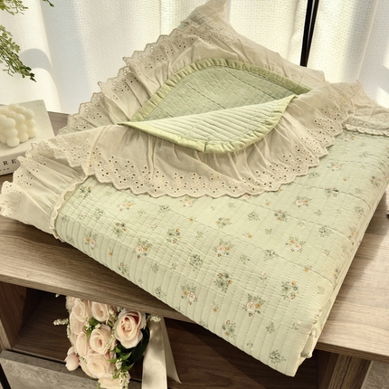91家纺网 家纺一手货源 找家纺 2025春夏新款全棉纯棉印花法式花边床盖三件套 瑶香私语-绿花边床盖