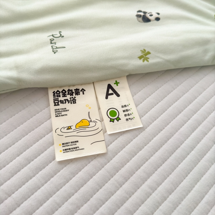 91家纺网 家纺一手货源 找家纺 木堇家居 25年春夏卡通小清新针织棉10%大豆夏被（长期款） 熊猫宝宝-绿