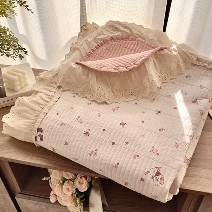 91家纺网 家纺一手货源 找家纺 2025春夏新款全棉纯棉印花法式花边床盖三件套 童话花边床盖