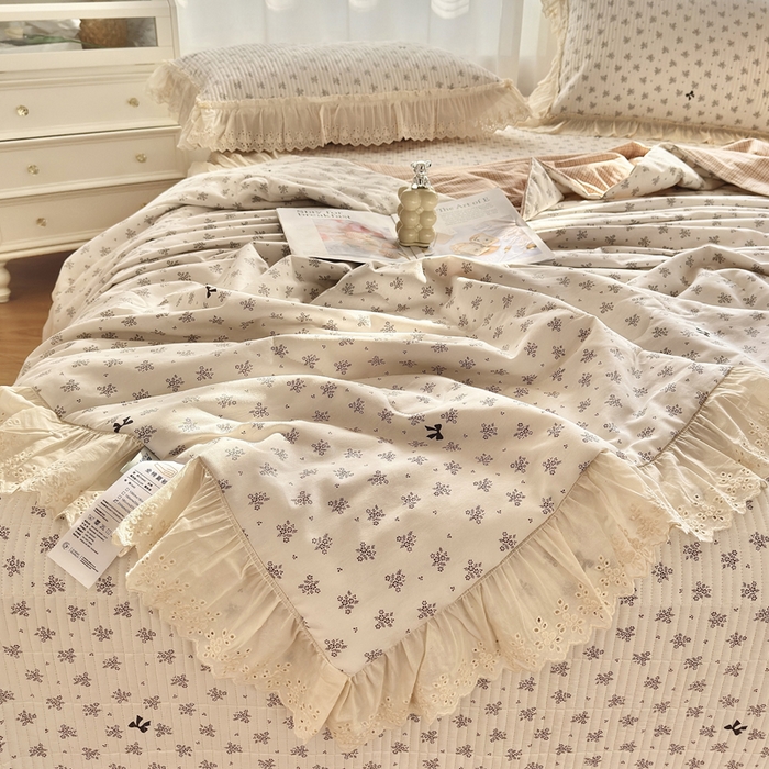 91家纺网 家纺一手货源 找家纺 尊妙被业 2025春夏新款全棉纯棉印花法式花边夏被夏凉被空调被夏被 幻蝶