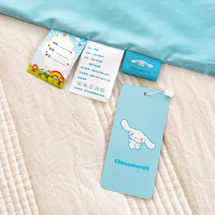 91家纺网 家纺一手货源 找家纺 乐秀家纺 2025新款全棉A类大版定位幼儿园被子三件套卡通三丽鸥被套被芯六件套   云朵玉桂狗