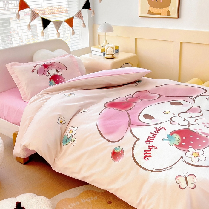 91家纺网 家纺一手货源 找家纺 乐秀家纺 2025新款全棉A类大版定位幼儿园被子三件套卡通三丽鸥被套被芯六件套   花朵美乐蒂