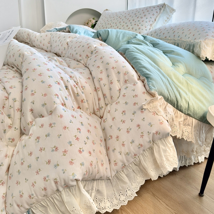 91家纺网 家纺一手货源 找家纺 尊妙被业 2025春夏新款全棉纯棉印花法式花边春秋被可机洗 花仙子-粉