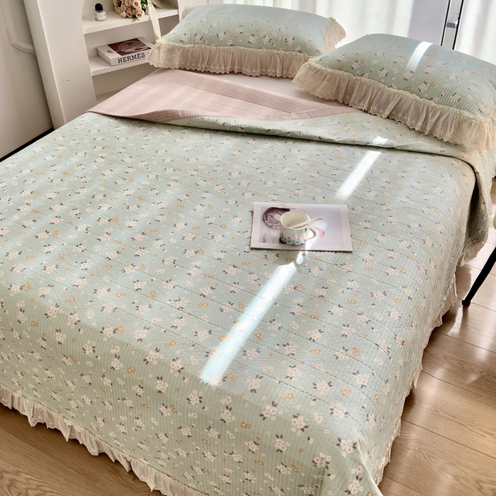 91家纺网 家纺一手货源 找家纺 2025春夏新款全棉纯棉印花法式花边床盖三件套 清歌-绿花边床盖