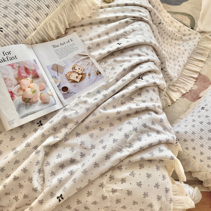 91家纺网 家纺一手货源 找家纺 尊妙被业 2025春夏新款全棉纯棉印花法式花边夏被夏凉被空调被夏被 幻蝶