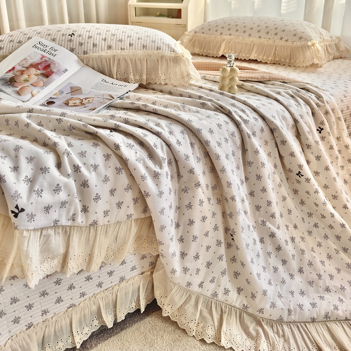 91家纺网 家纺一手货源 找家纺 尊妙被业 2025春夏新款全棉纯棉印花法式花边夏被夏凉被空调被夏被 幻蝶