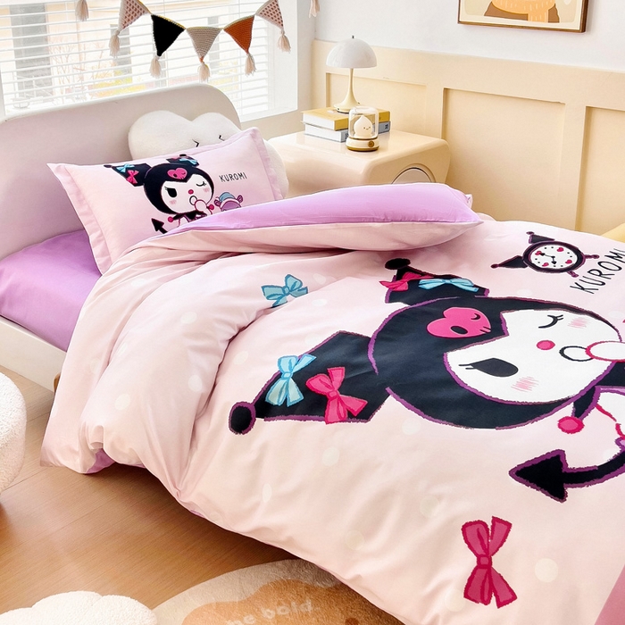 91家纺网 家纺一手货源 找家纺 乐秀家纺 2025新款全棉A类大版定位幼儿园被子三件套卡通三丽鸥被套被芯六件套   时光库洛米