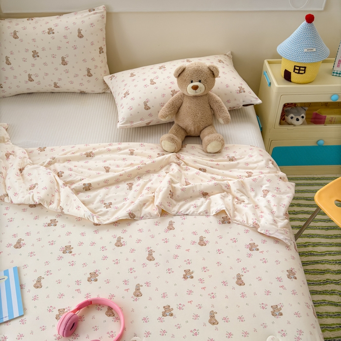 91家纺网 家纺一手货源 找家纺 木堇家居 25年春夏卡通小清新针织棉10%大豆夏被（长期款） 花朵熊宝